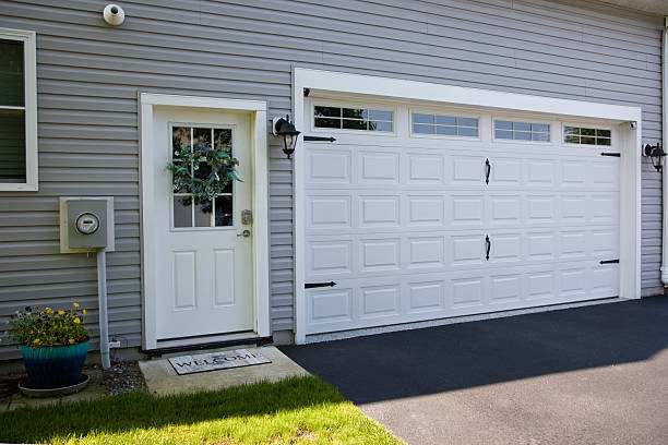 24/7 Emergency Garage Door Panel Replacement experts in Eidson Road, TX